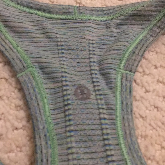 Lulu Lemon workout tank - Picture 3 of 3